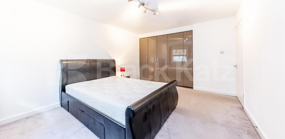 			STUNNING TWO BED!, 2 Bedroom, 1 bath, 1 reception Flat			 Queens Gardens, LANCASTER GATE